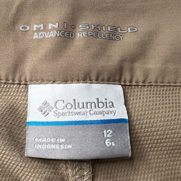 Columbia Omni Shield tan shorts - Picture 4 of 4